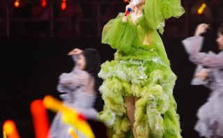 口碑彻底！谢娜演唱会从爆红到全网翻车真不冤